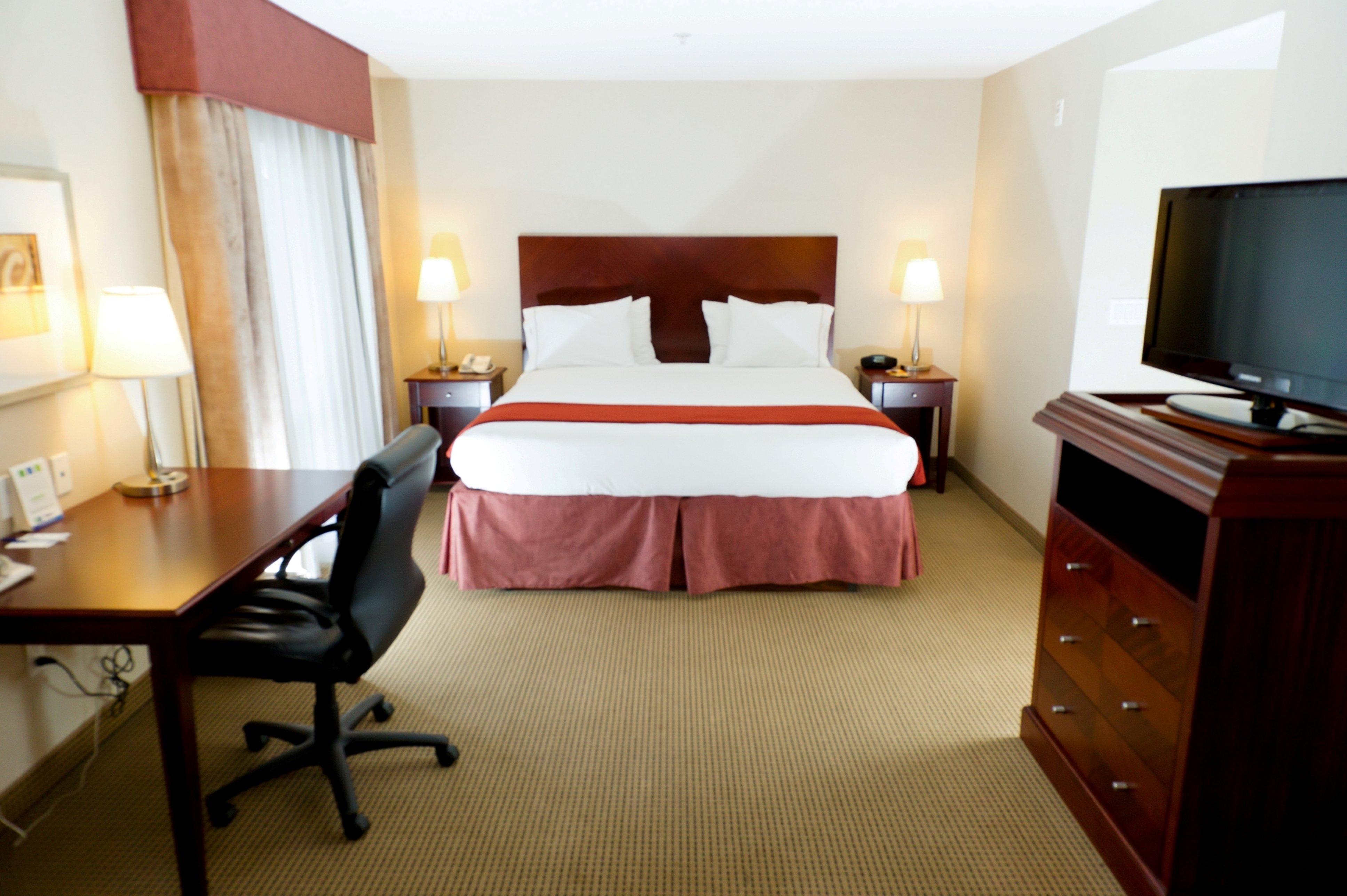 Holiday Inn Express And Suites Surrey By Ihg Exterior photo