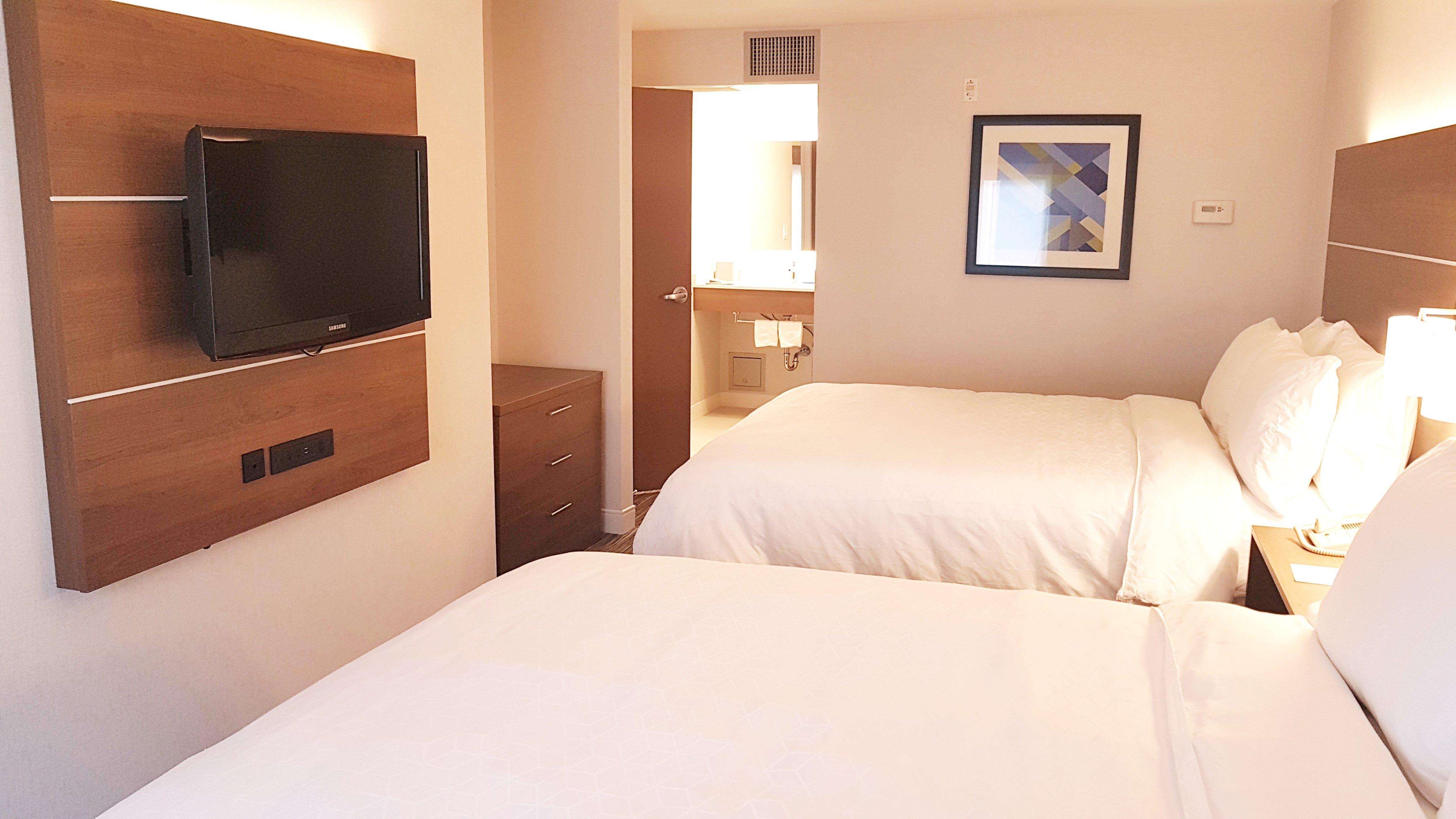 Holiday Inn Express And Suites Surrey By Ihg Exterior photo