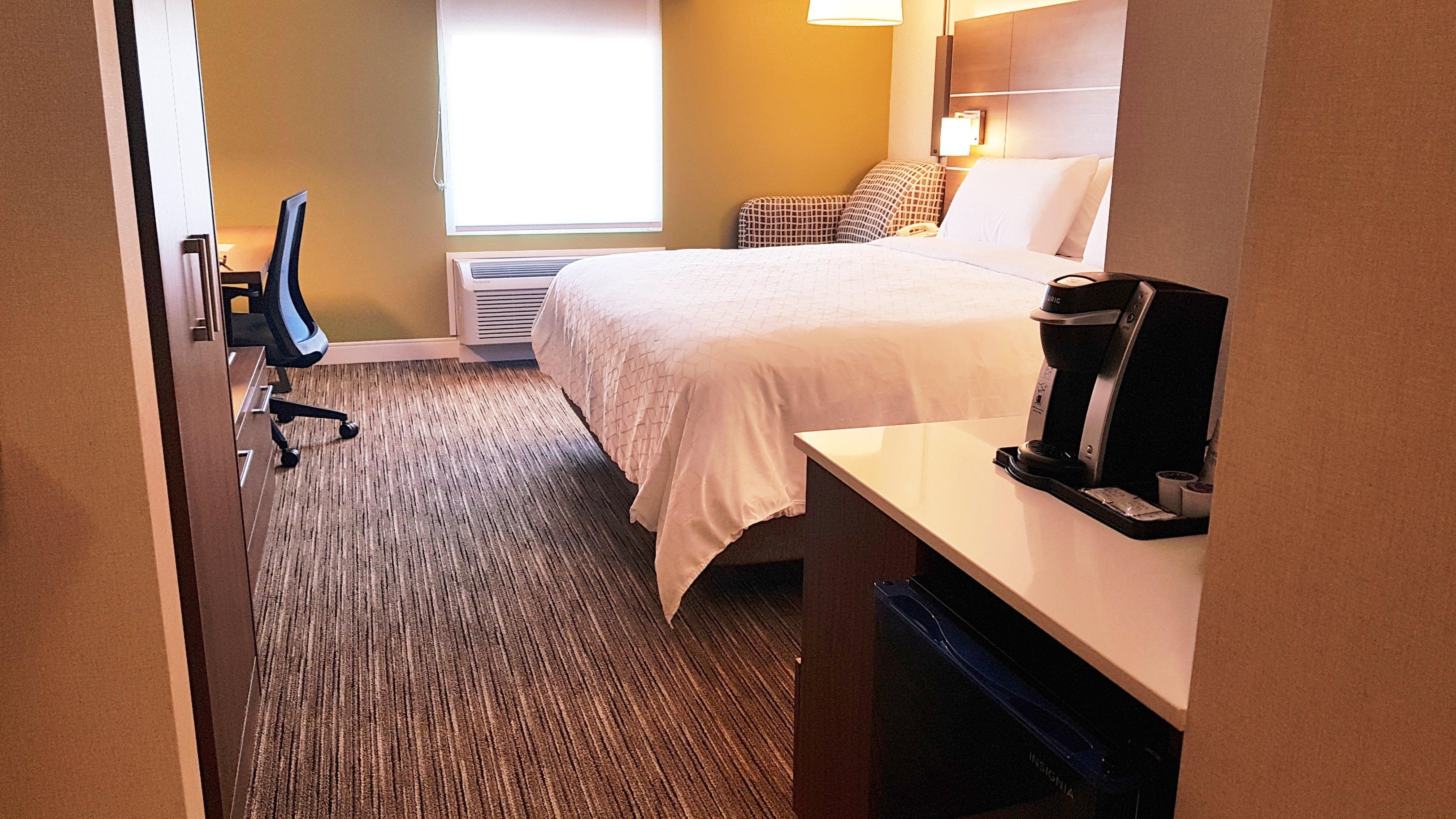 Holiday Inn Express And Suites Surrey By Ihg Exterior photo