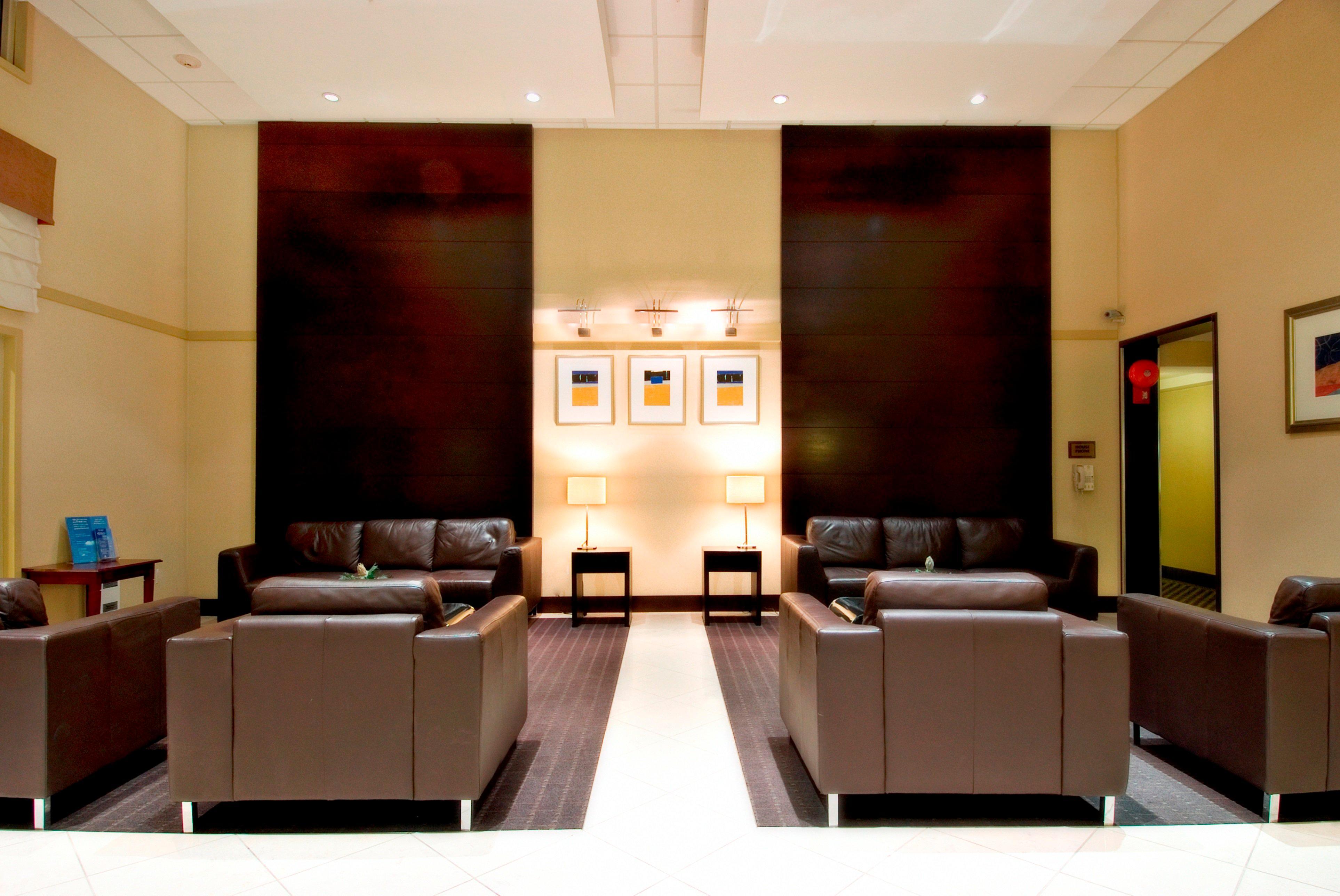 Holiday Inn Express And Suites Surrey By Ihg Exterior photo