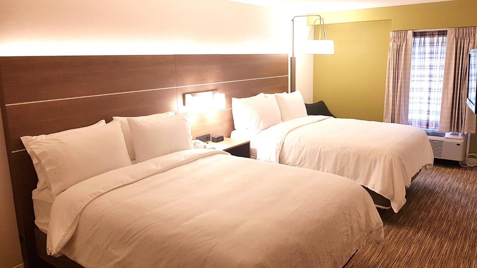 Holiday Inn Express And Suites Surrey By Ihg Exterior photo