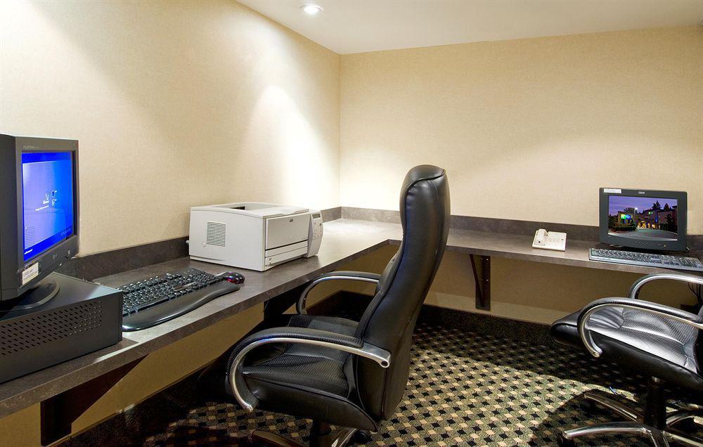 Holiday Inn Express And Suites Surrey By Ihg Facilities photo